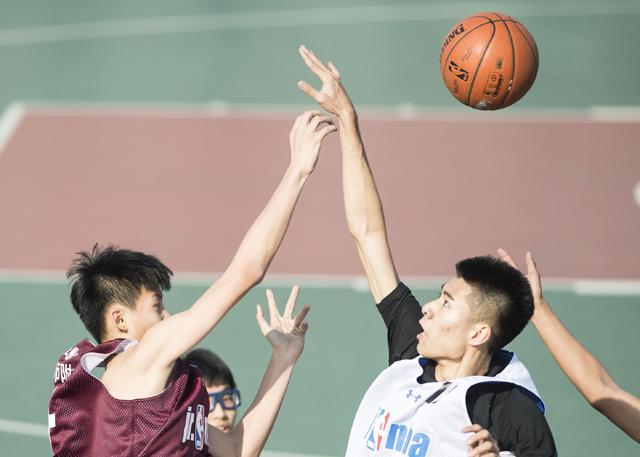 秘书被c摁办公h嗯啊s视频